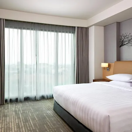 Courtyard By Marriott Bandung Dago Hotel Exterior photo