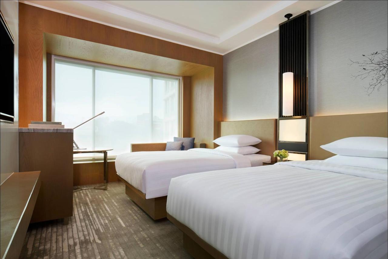 Courtyard By Marriott Dago Hotel
