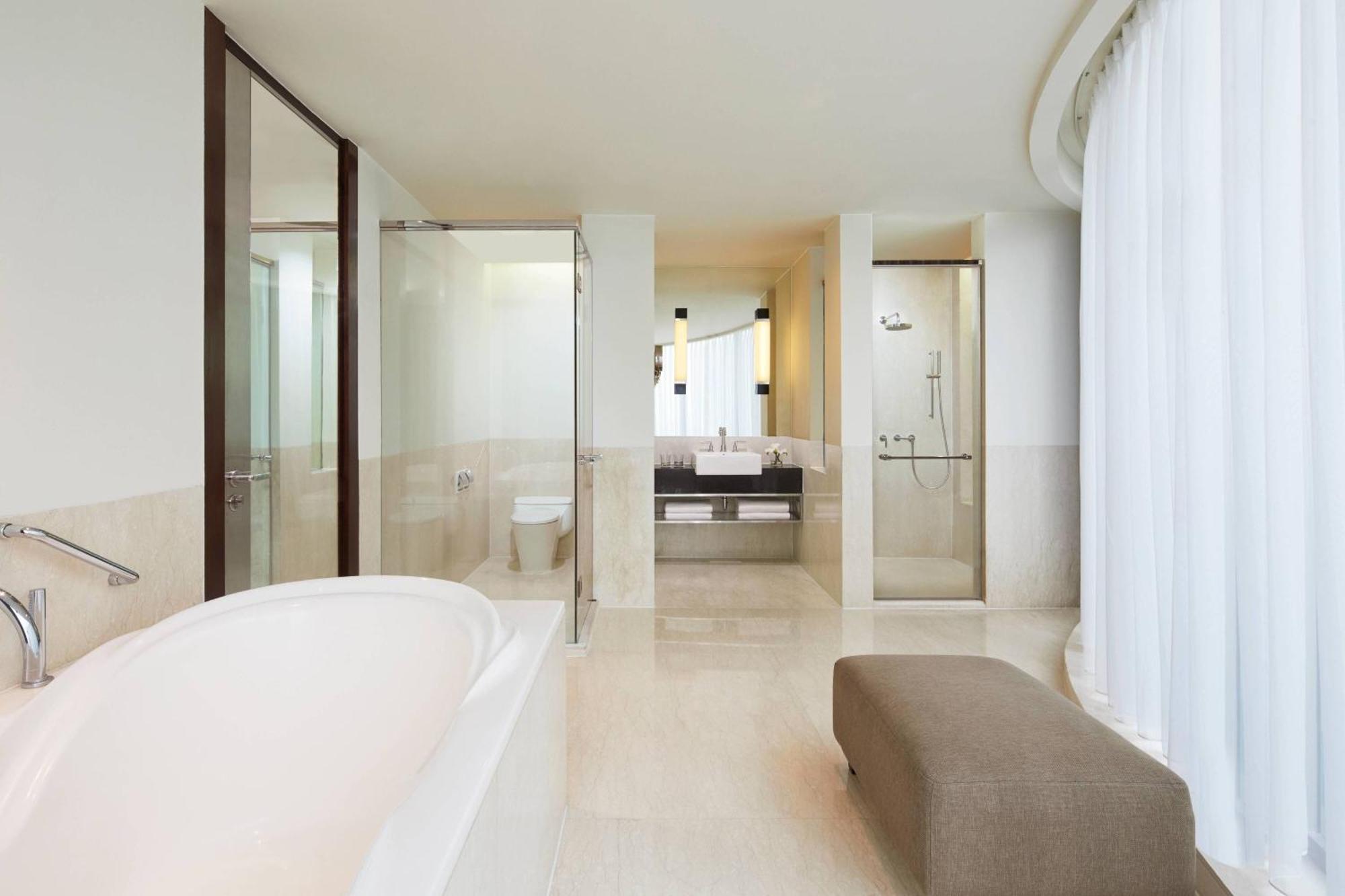 Courtyard By Marriott Dago Hotel 4*
