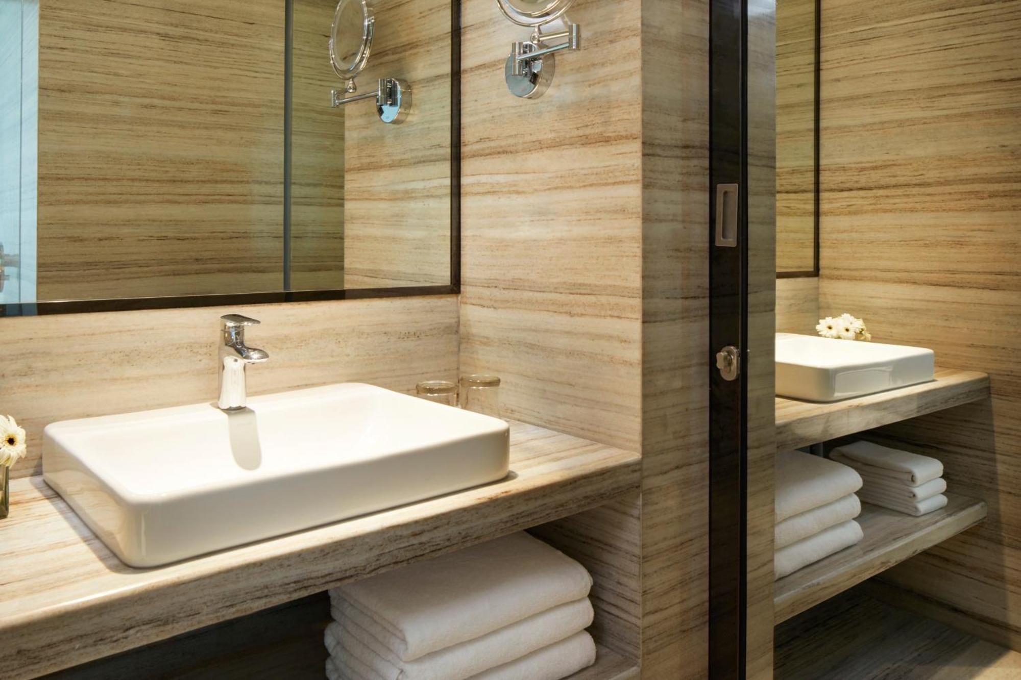 Courtyard By Marriott Dago, Chse Certified 4* Bandung