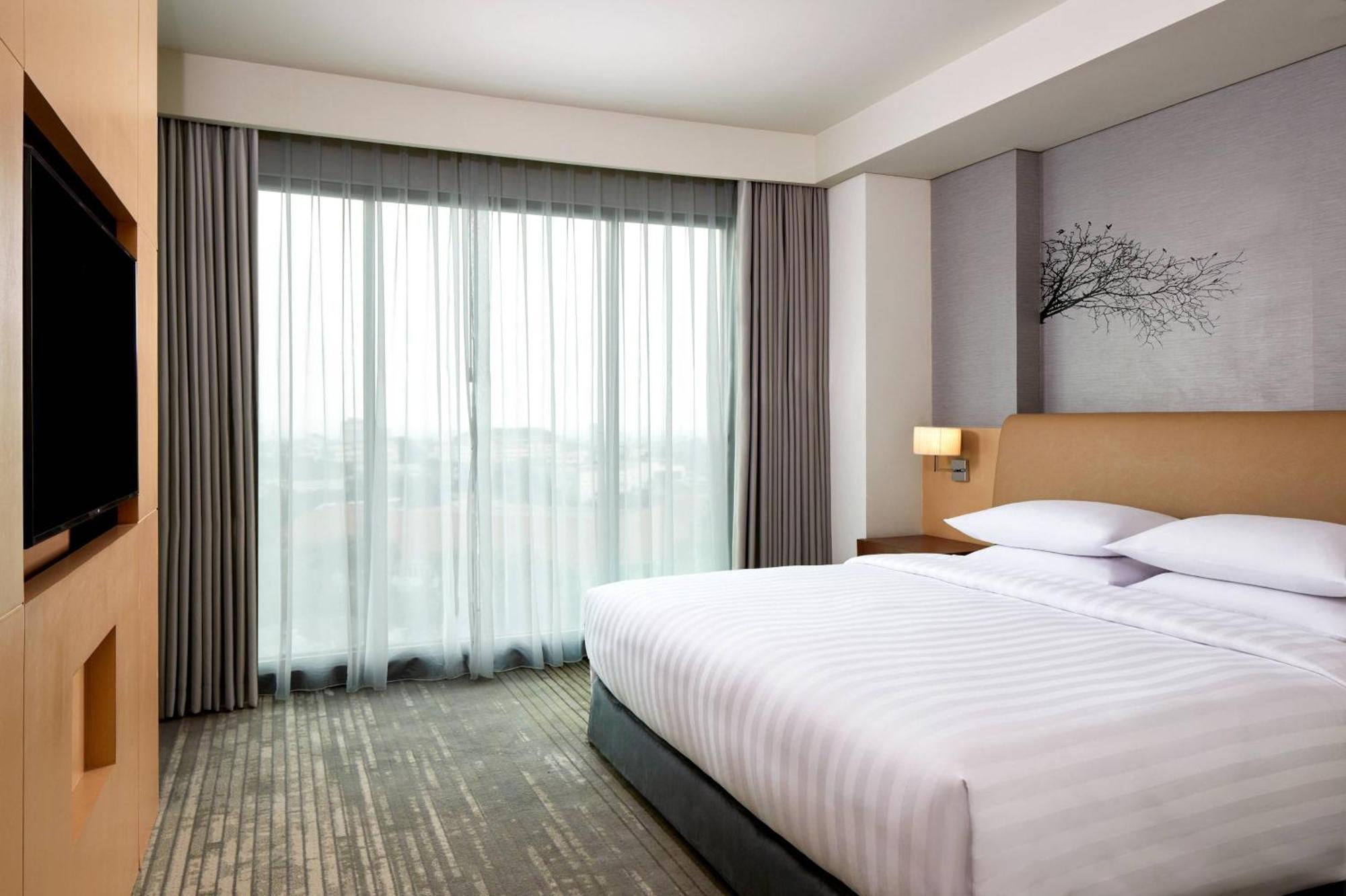 होटल Courtyard By Marriott Dago 4*