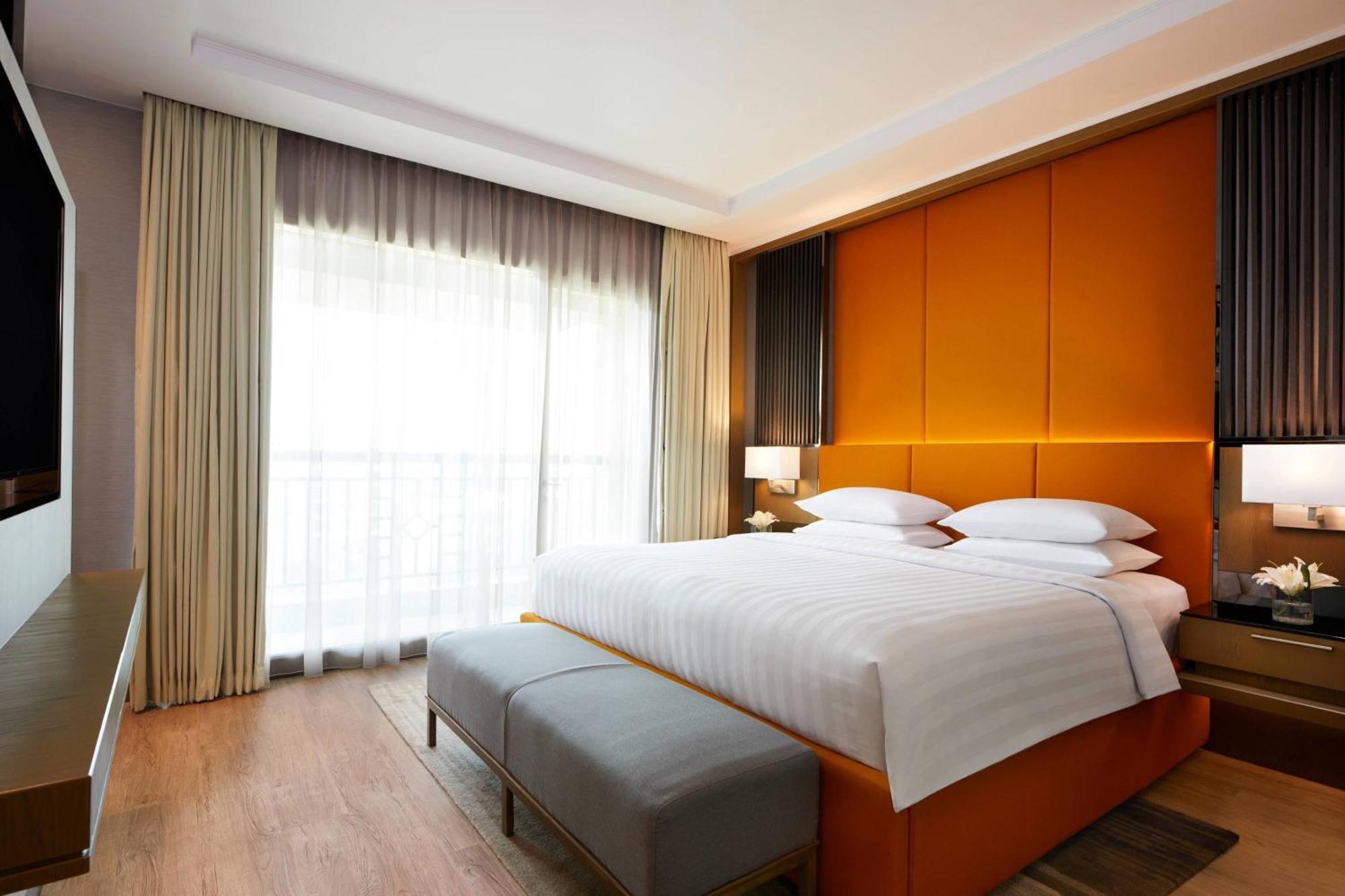 Courtyard By Marriott Dago Hotel 4*