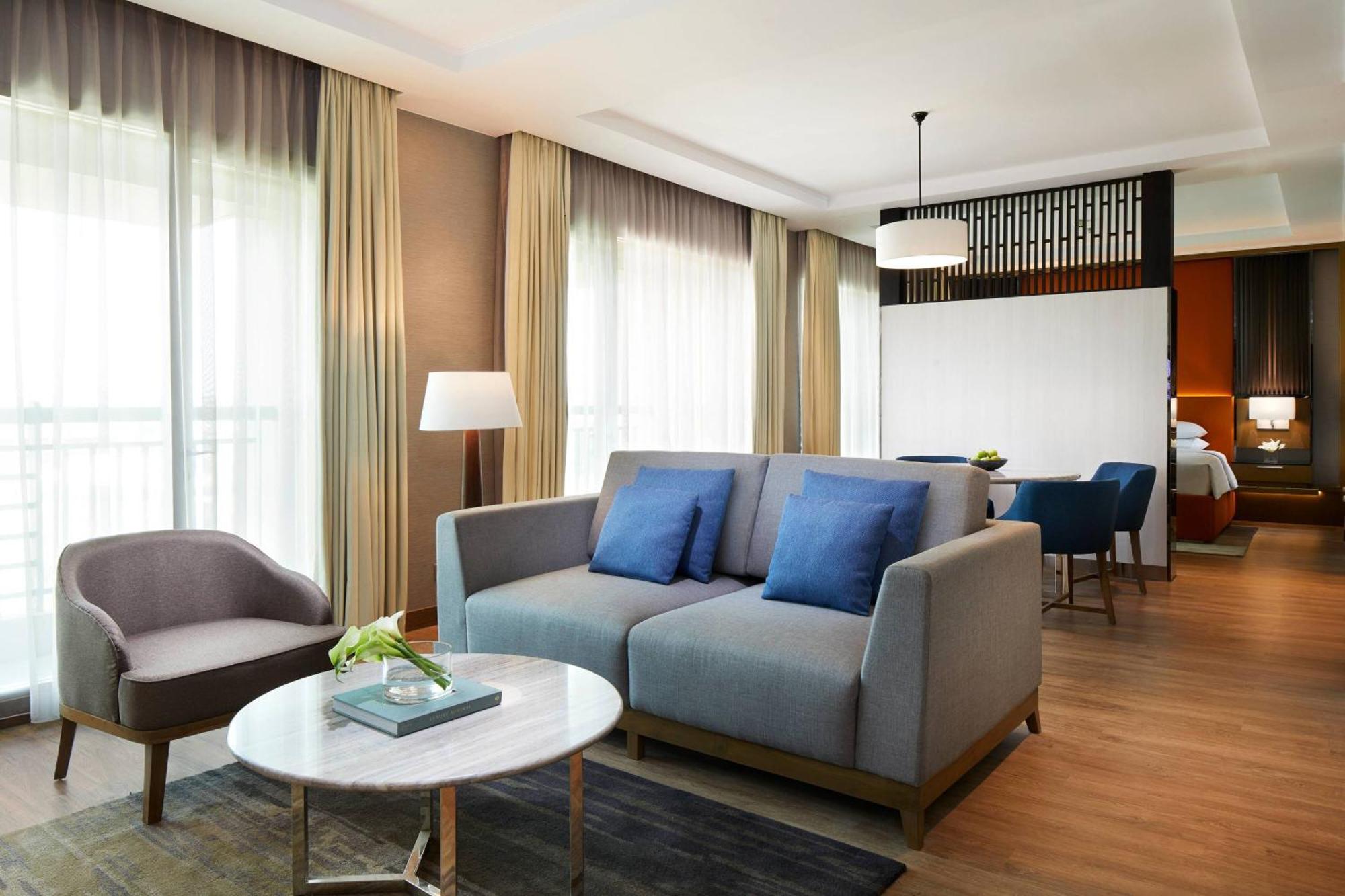 Courtyard By Marriott Dago Hotel