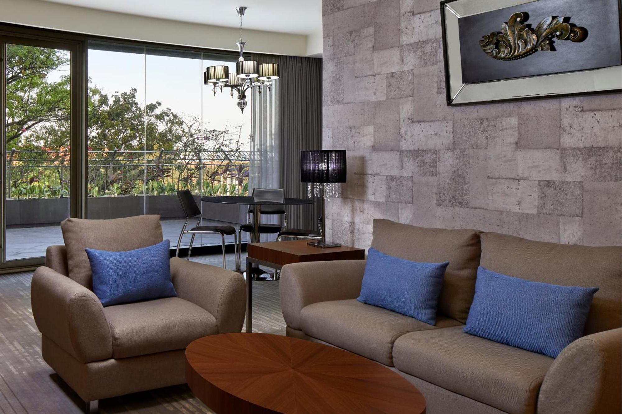 Courtyard By Marriott Dago Hotel 4*