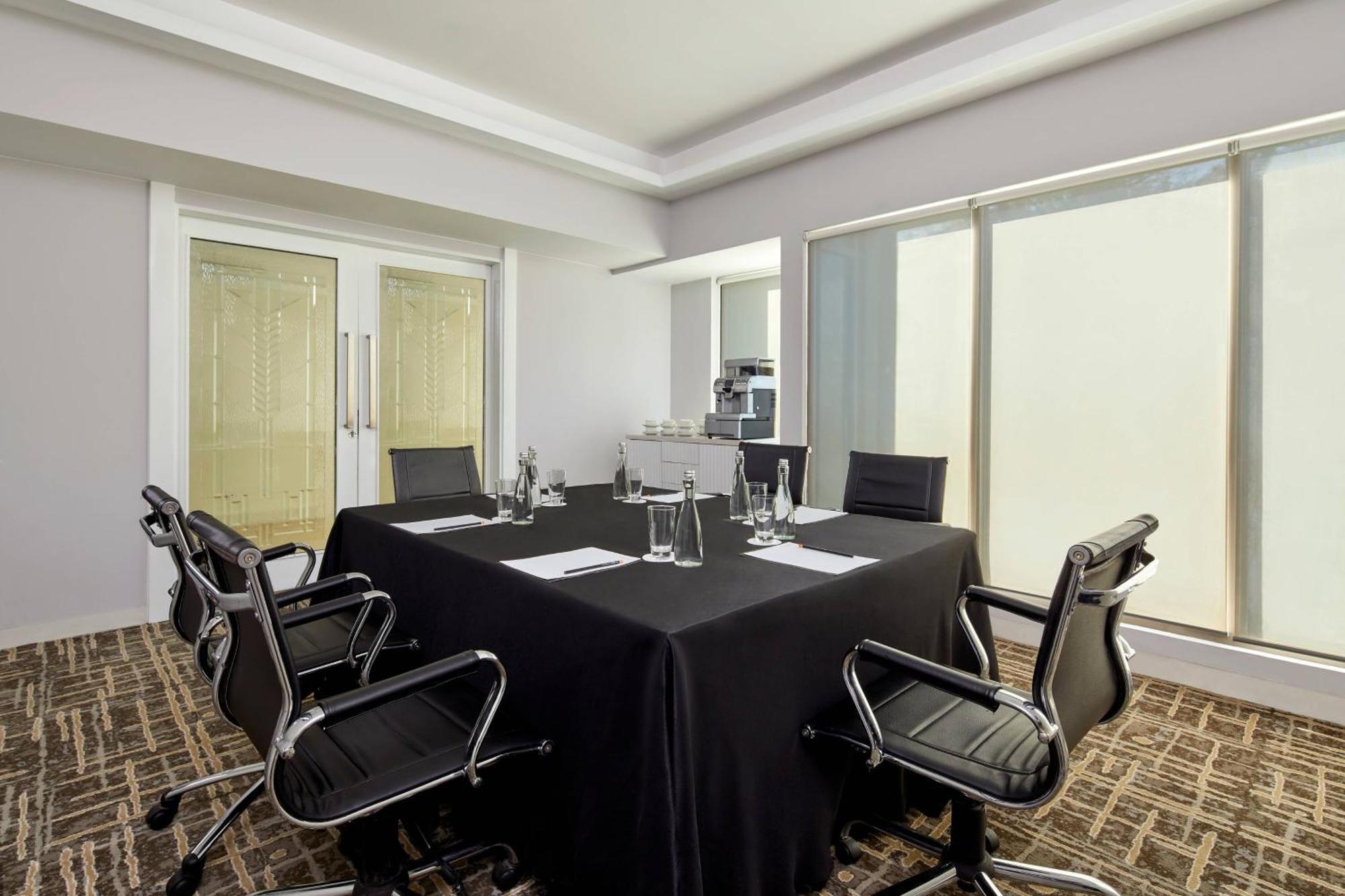 Courtyard By Marriott Dago Hotel 4*